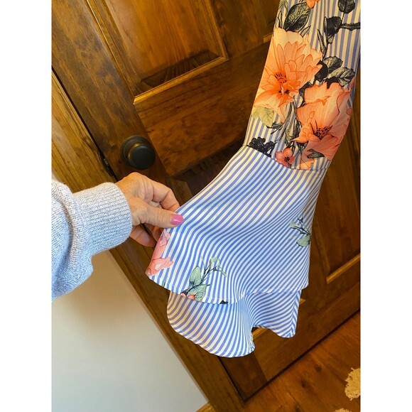 “C” Faux Wrap Bell Sleeve Size Medium Women's Blouse Gorgeous - Picture 4 of 6